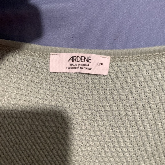 Pastel Green Longsleeve Crop-Top - Picture 2 of 2